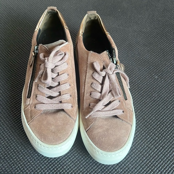 Paul Green Shoes Paul Green Shoe Size 8 2 Mauve Has A Little
